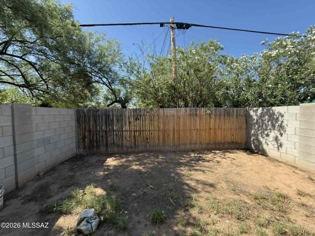 1518 E Hedrick Dr Apt M, Tucson, AZ 85719
