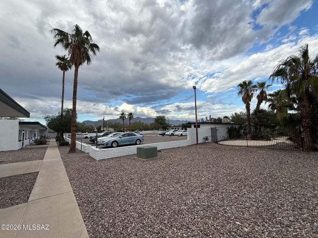 1518 E Hedrick Dr Apt M, Tucson, AZ 85719