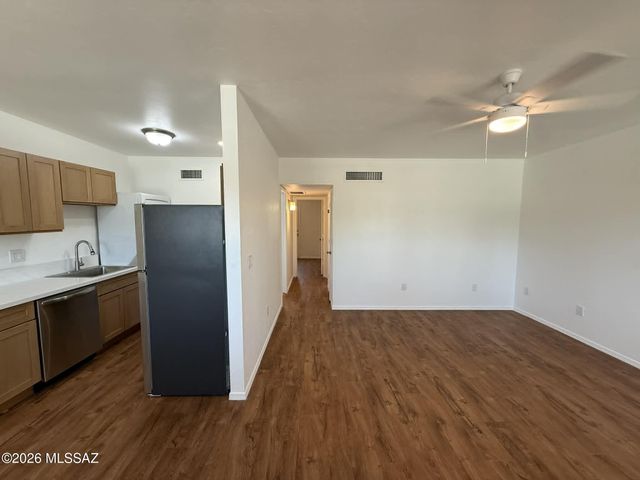 1518 E Hedrick Dr Apt M, Tucson, AZ 85719