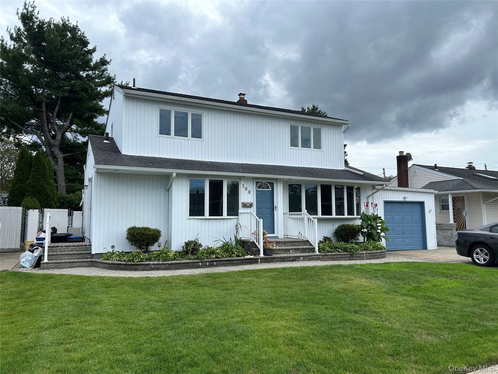 198 Dartmouth Drive, Hicksville, NY 11801 — photo 2