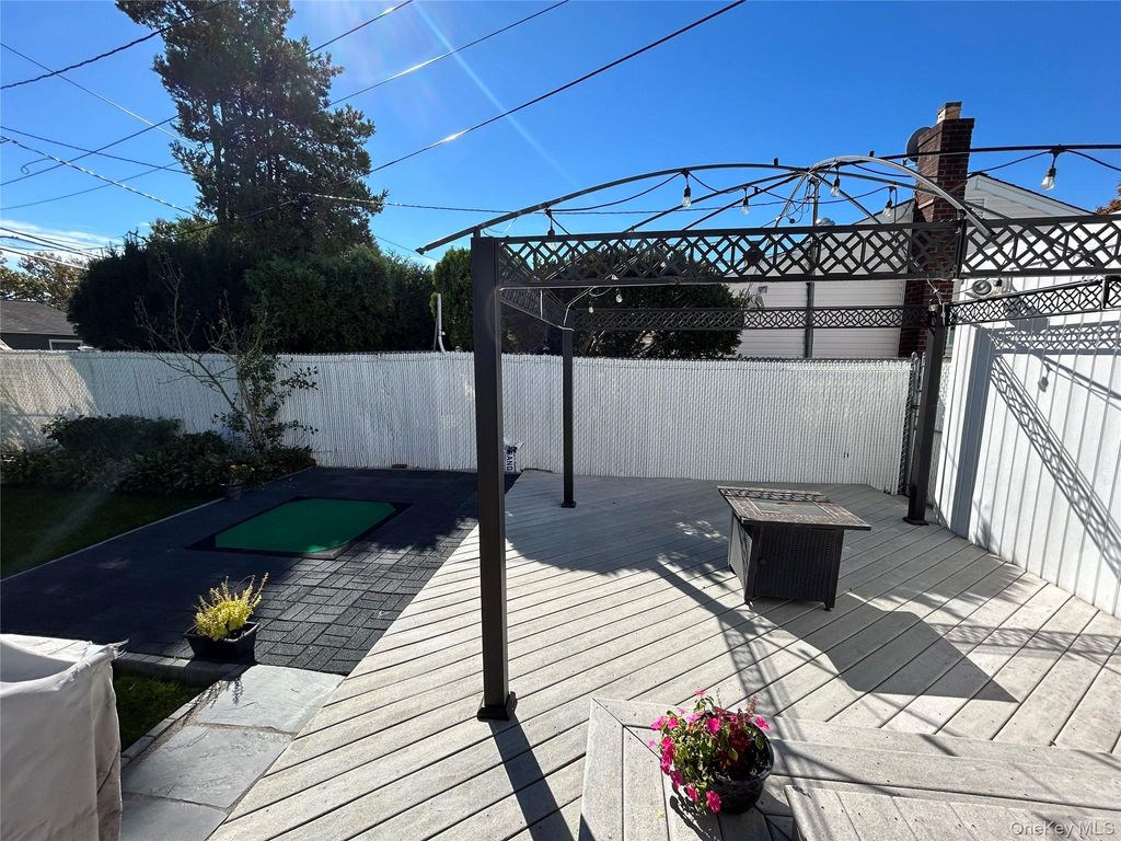 198 Dartmouth Drive, Hicksville, NY 11801 — photo 4