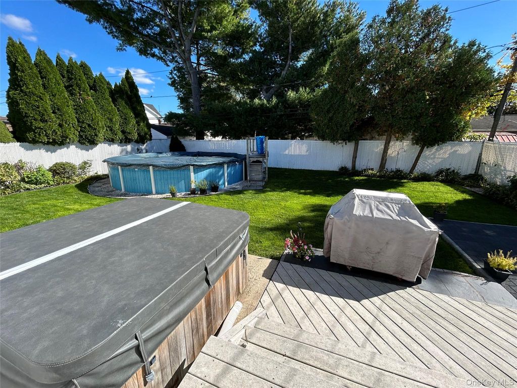 198 Dartmouth Drive, Hicksville, NY 11801 — photo 5