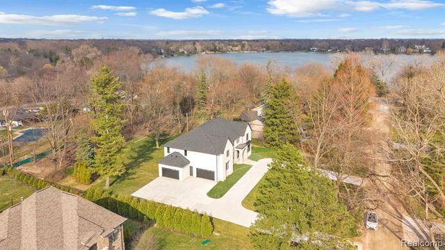 4546 Niagara Lane, Bloomfield Hills, MI 48301