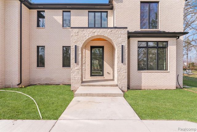 4546 Niagara Lane, Bloomfield Hills, MI 48301