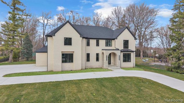 4546 Niagara Lane, Bloomfield Hills, MI 48301