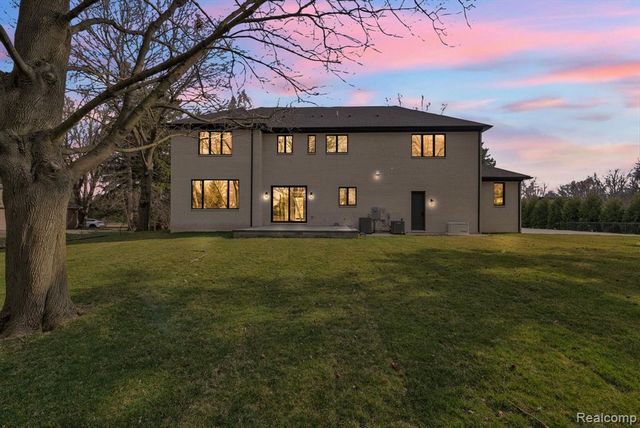 4546 Niagara Lane, Bloomfield Hills, MI 48301