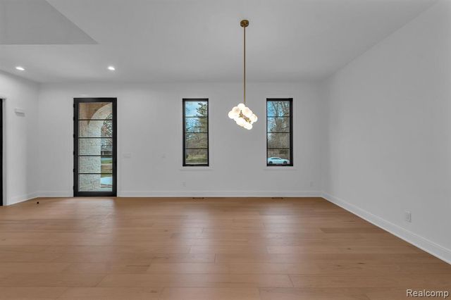 4546 Niagara Lane, Bloomfield Hills, MI 48301