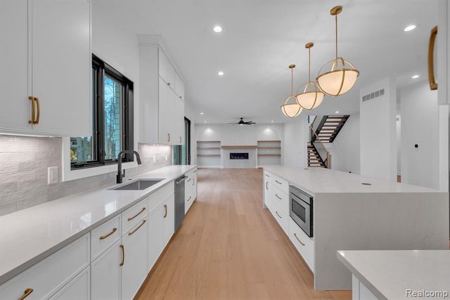 4546 Niagara Lane, Bloomfield Hills, MI 48301