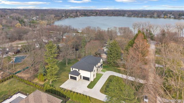 4546 Niagara Lane, Bloomfield Hills, MI 48301
