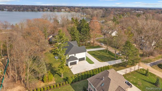 4546 Niagara Lane, Bloomfield Hills, MI 48301