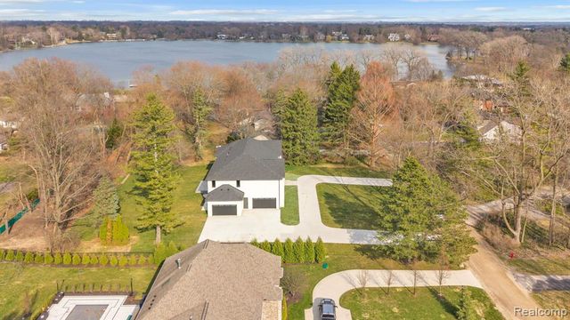 4546 Niagara Lane, Bloomfield Hills, MI 48301