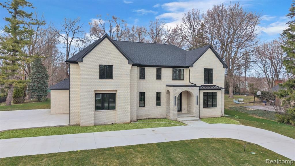 4546 Niagara Lane, Bloomfield Hills, MI 48301