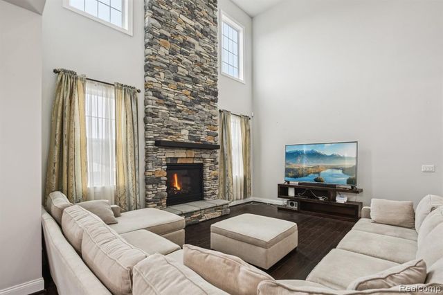 51110 Gulfstream Park Drive, Canton, MI 48188