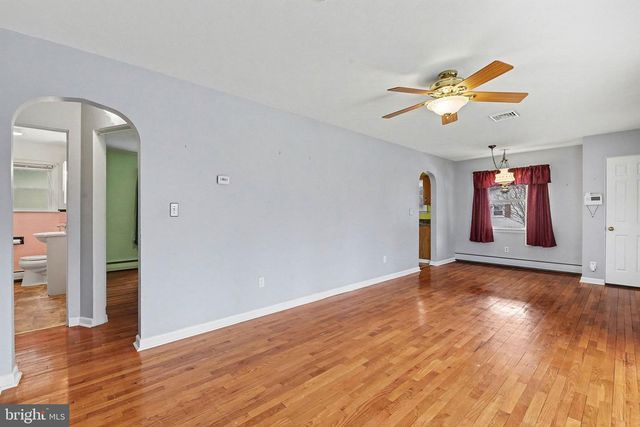 730 SHADY DR, Harrisburg, PA 17111