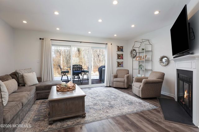 27 Beaumont Court, Tinton Falls, NJ 07724