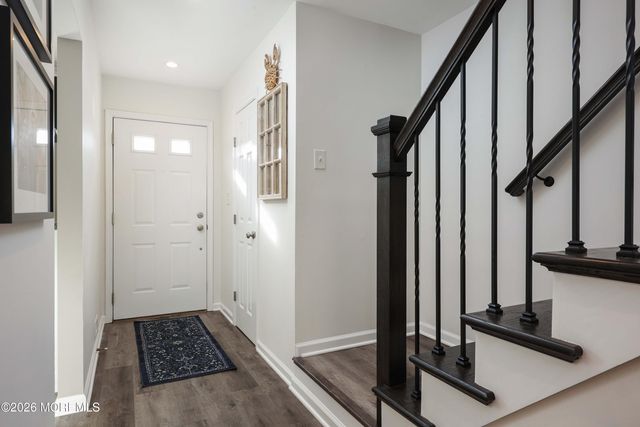 27 Beaumont Court, Tinton Falls, NJ 07724