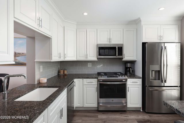 27 Beaumont Court, Tinton Falls, NJ 07724