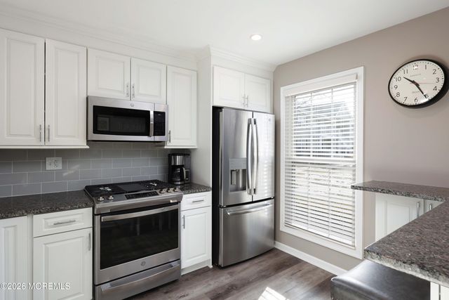 27 Beaumont Court, Tinton Falls, NJ 07724