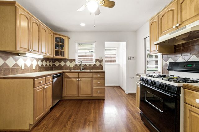 6524 Ravendale Lane, Dallas, TX 75214