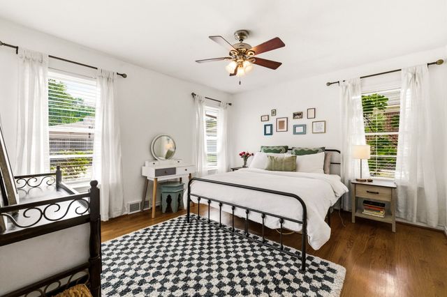 6524 Ravendale Lane, Dallas, TX 75214