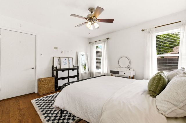 6524 Ravendale Lane, Dallas, TX 75214