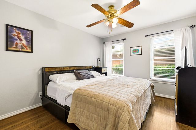 6524 Ravendale Lane, Dallas, TX 75214