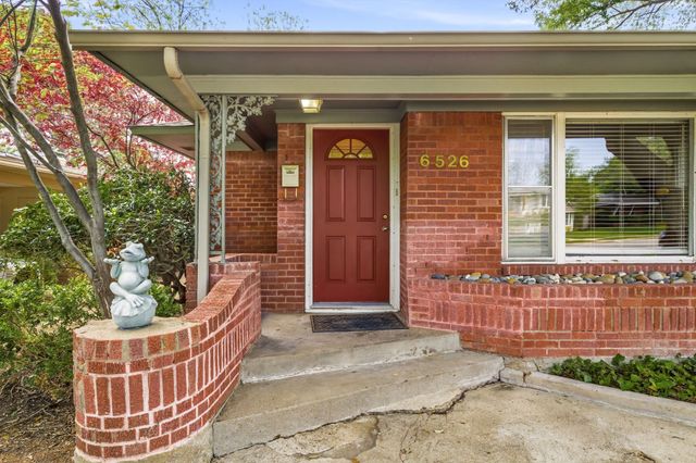 6524 Ravendale Lane, Dallas, TX 75214