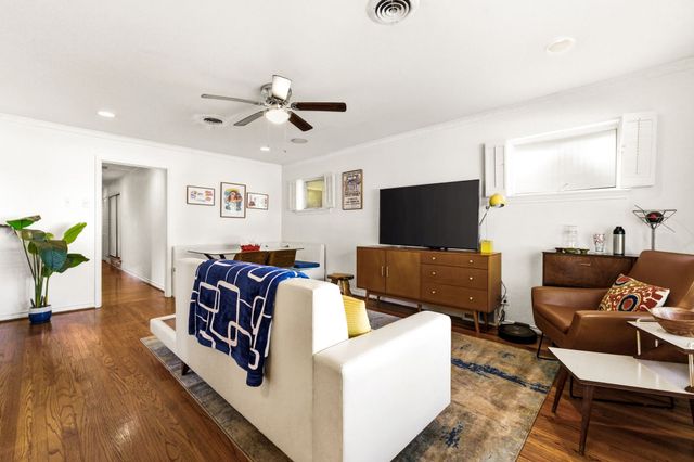 6524 Ravendale Lane, Dallas, TX 75214