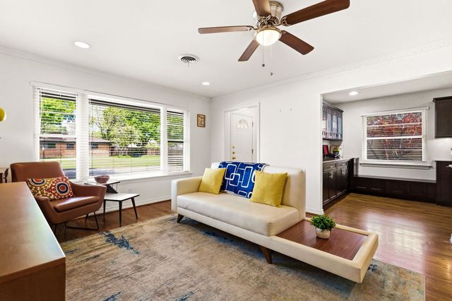 6524 Ravendale Lane, Dallas, TX 75214