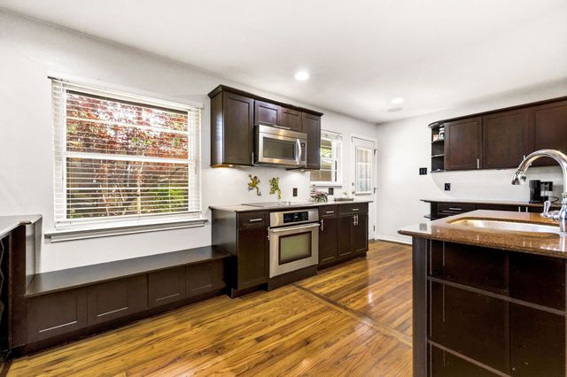 6524 Ravendale Lane, Dallas, TX 75214