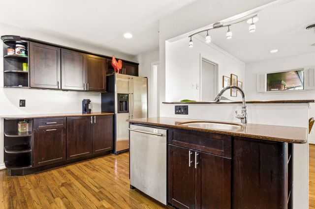 6524 Ravendale Lane, Dallas, TX 75214