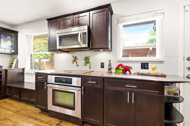 6524 Ravendale Lane, Dallas, TX 75214