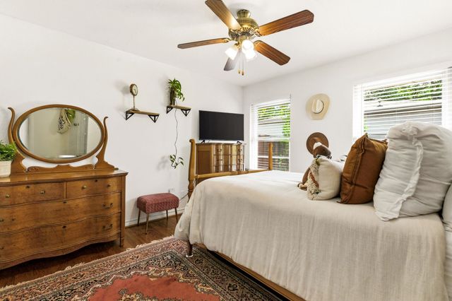 6524 Ravendale Lane, Dallas, TX 75214