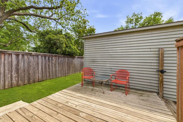 6524 Ravendale Lane, Dallas, TX 75214