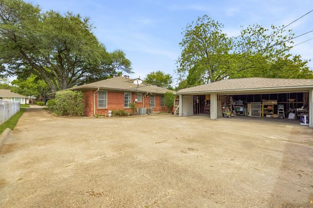 6524 Ravendale Lane, Dallas, TX 75214