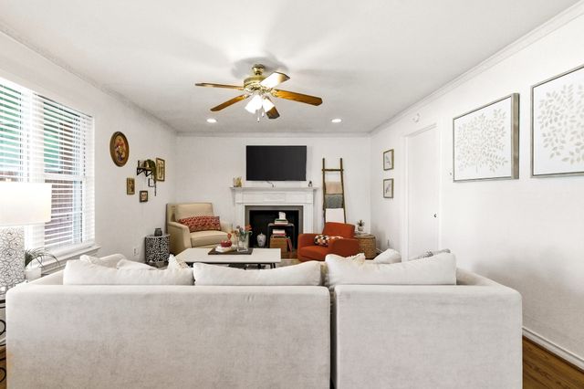 6524 Ravendale Lane, Dallas, TX 75214