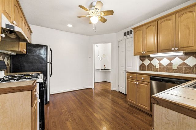 6524 Ravendale Lane, Dallas, TX 75214