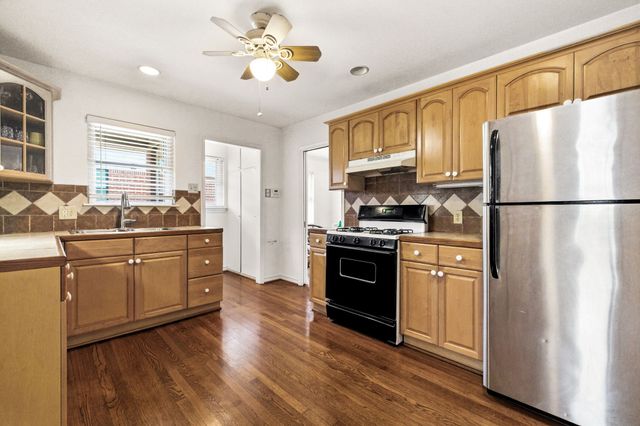 6524 Ravendale Lane, Dallas, TX 75214