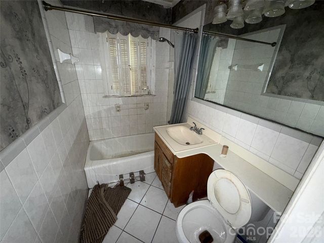 4215 Dinglewood Avenue, Charlotte, NC 28205