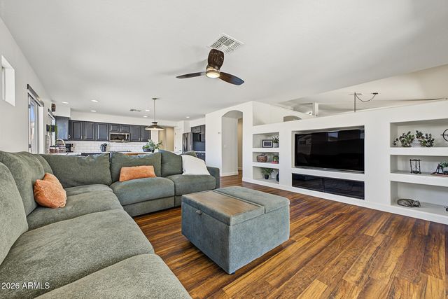2132 S PENROSE Drive, Gilbert, AZ 85295