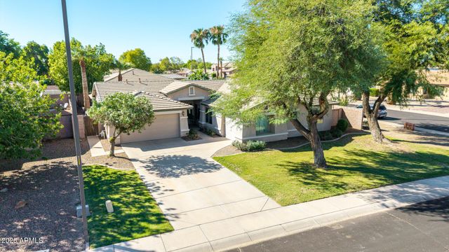 2132 S PENROSE Drive, Gilbert, AZ 85295