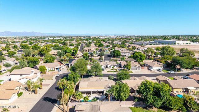 2132 S PENROSE Drive, Gilbert, AZ 85295