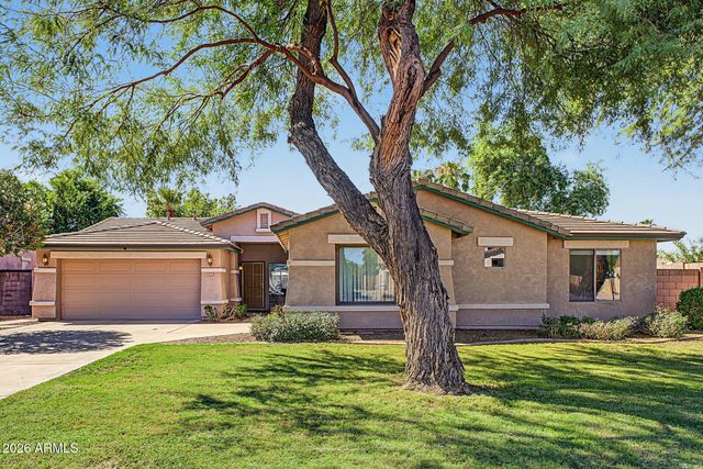 2132 S PENROSE Drive, Gilbert, AZ 85295