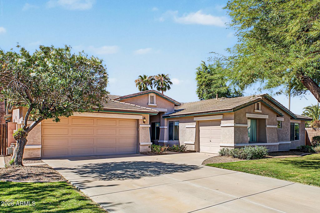 2132 S PENROSE Drive, Gilbert, AZ 85295
