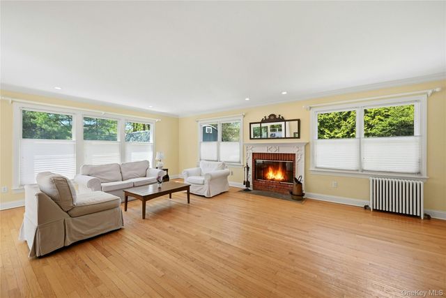 95 6th Avenue, Huntington Station, NY 11746