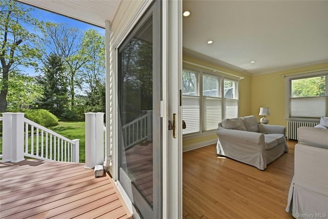 95 6th Avenue, Huntington Station, NY 11746