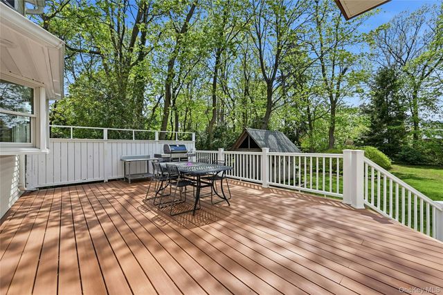 95 6th Avenue, Huntington Station, NY 11746