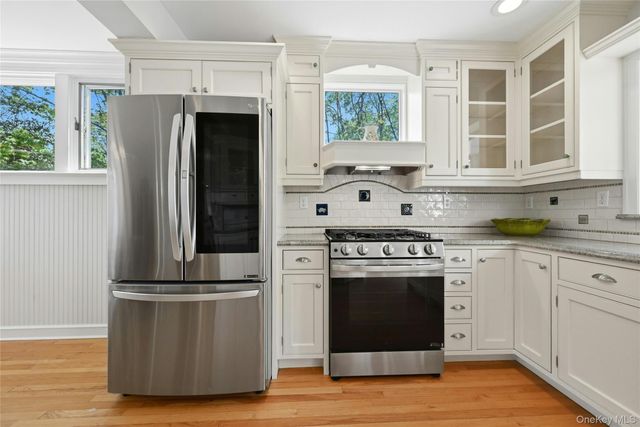 95 6th Avenue, Huntington Station, NY 11746