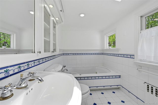 95 6th Avenue, Huntington Station, NY 11746