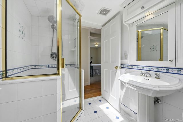 95 6th Avenue, Huntington Station, NY 11746